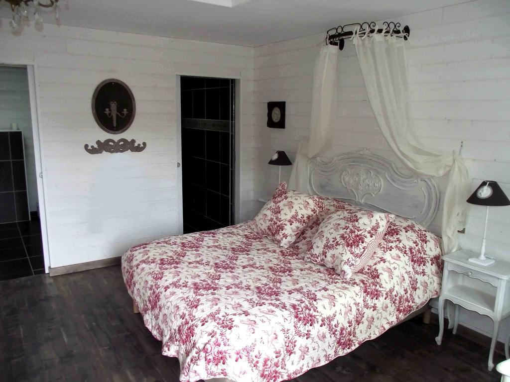 Les Belles Epoques B&B - Piscine - Terrasses - Brumisateurs - Proche Puy Du Fou Saint-Germain-sur-Moine Room photo