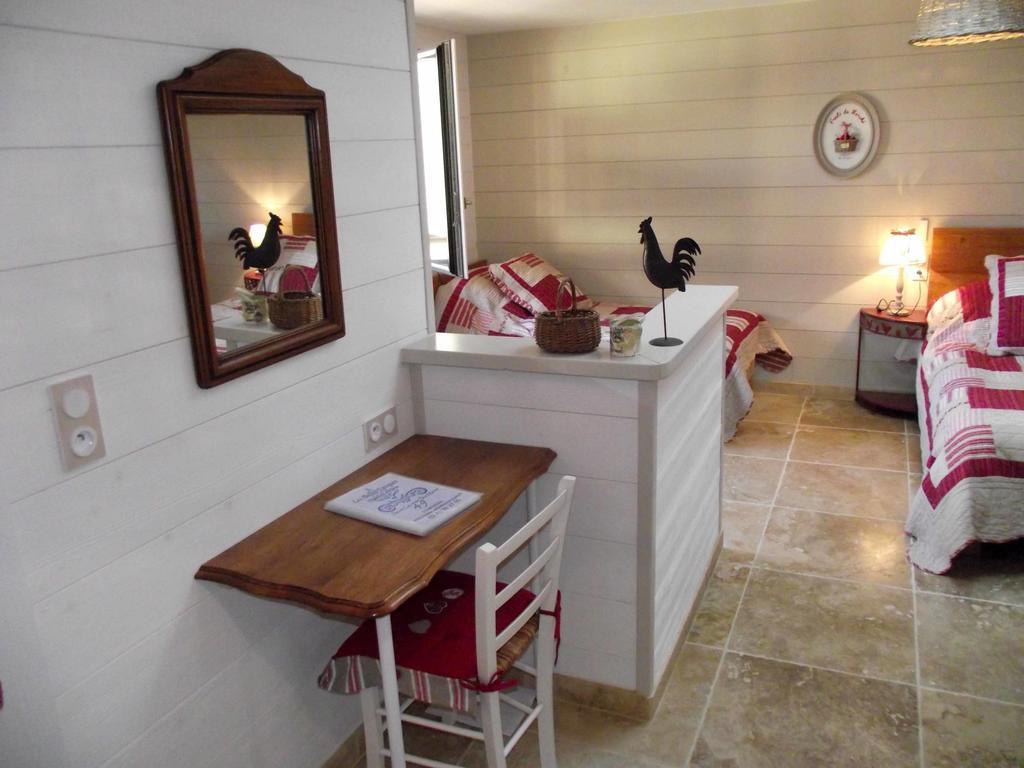 Les Belles Epoques B&B - Piscine - Terrasses - Brumisateurs - Proche Puy Du Fou Saint-Germain-sur-Moine Room photo